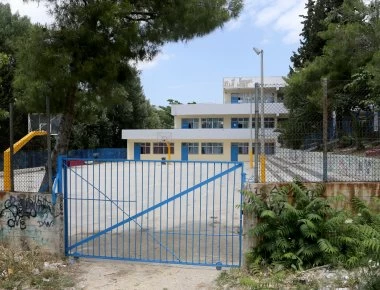 Η «χιόνη» βάζει λουκέτο στα σχολεία - Ποια θα είναι κλειστά την Παρασκευή